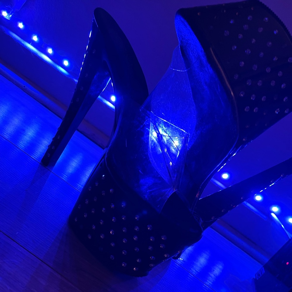 Stripper heels size 10 I wear those only once
